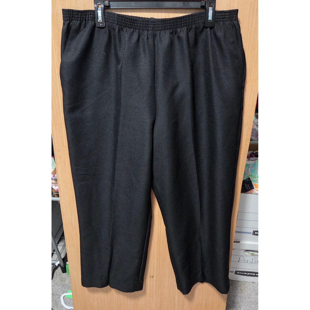 Alfred Dunner Size 18 Petite Ladies Pull On Pants Elastic‎ Waist Cropped Black